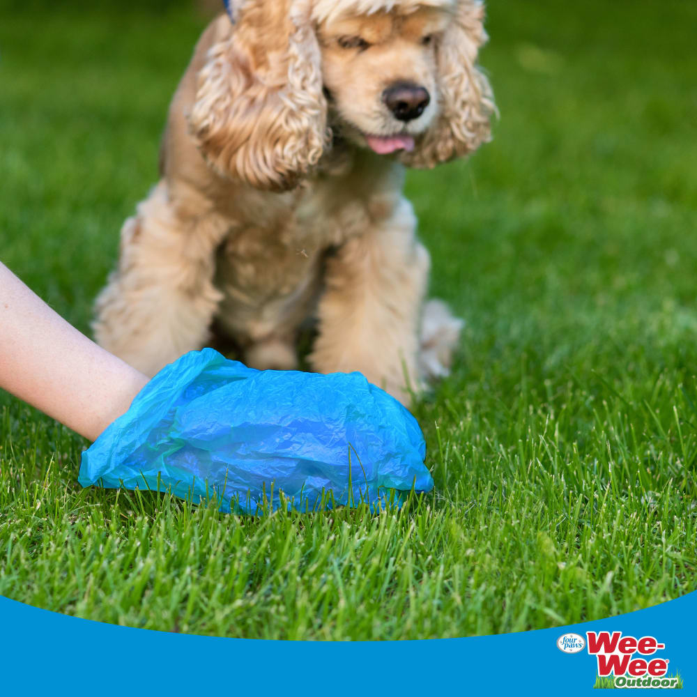 045663975739-four-paws-outdoor-heavy-duty-waste-bags-refill-lifestyle
